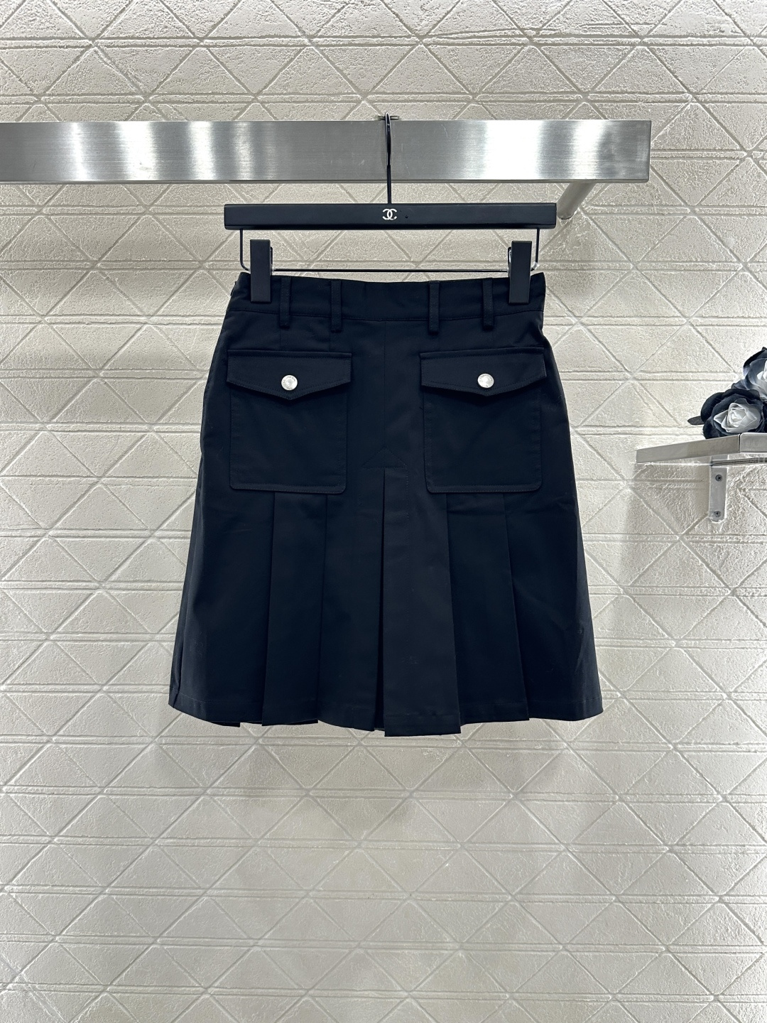 ♥Dio*♥2025新品上架
     高腰压褶半裙
定制YB斜纹全棉材质 光泽舒适 质感上乘 裁剪垂顺