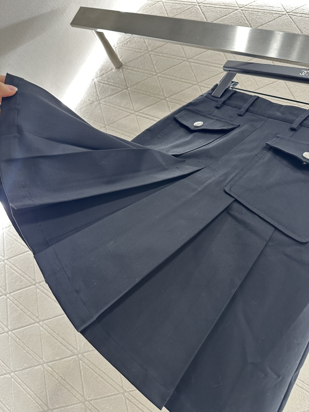 ♥Dio*♥2025新品上架
     高腰压褶半裙
定制YB斜纹全棉材质 光泽舒适 质感上乘 裁剪垂顺