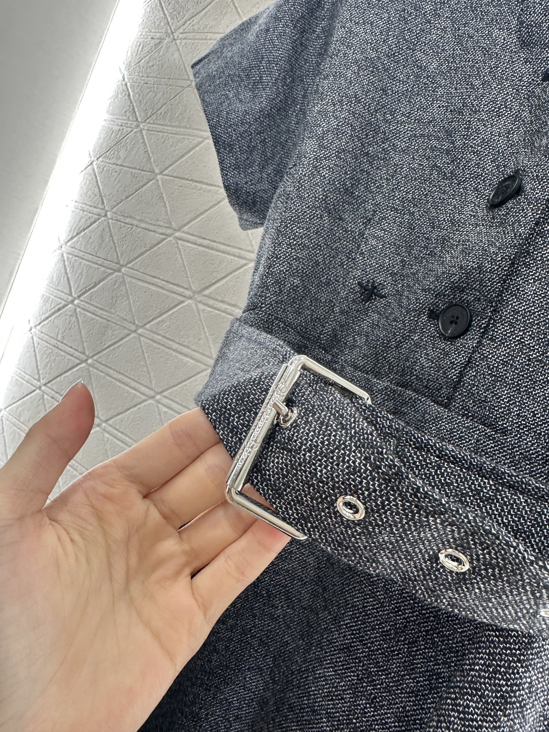 ♥Dio*♥2025新品上架
     腰带廓形连衣裙
定制YB精仿羊毛材质 质感细腻 垂感有型 腰带连