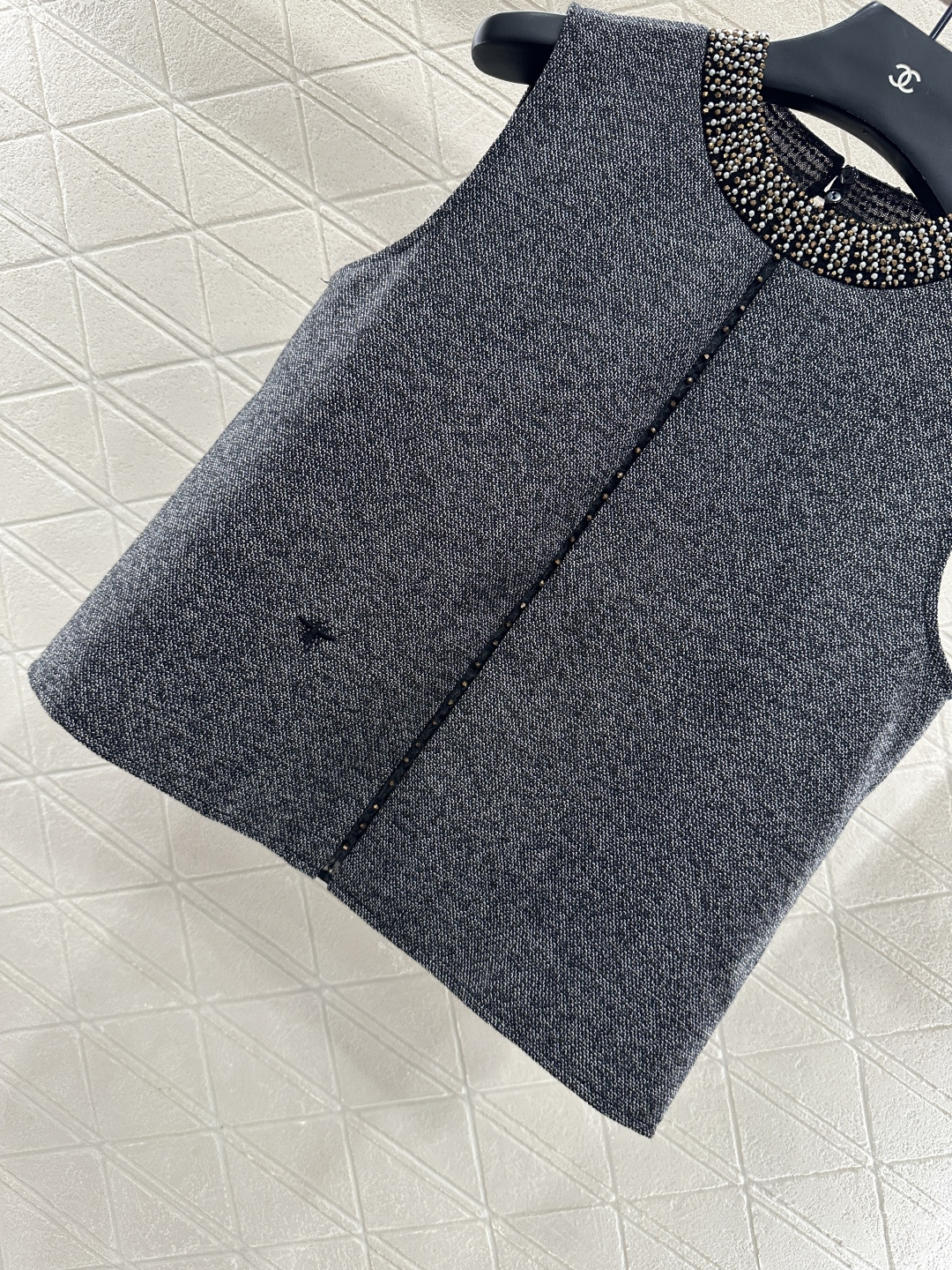 ♥Dio*♥2025新品上架
   钉珠无袖上衣半裙套装
定制YB精仿羊毛材质 肌理明显 质感上乘 柔软