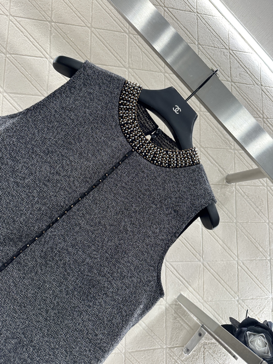 ♥Dio*♥2025新品上架
   钉珠无袖上衣半裙套装
定制YB精仿羊毛材质 肌理明显 质感上乘 柔软