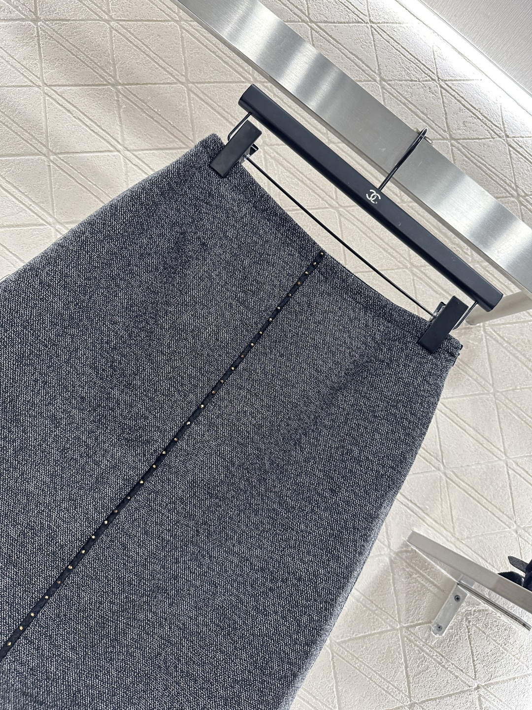 ♥Dio*♥2025新品上架
   钉珠无袖上衣半裙套装
定制YB精仿羊毛材质 肌理明显 质感上乘 柔软