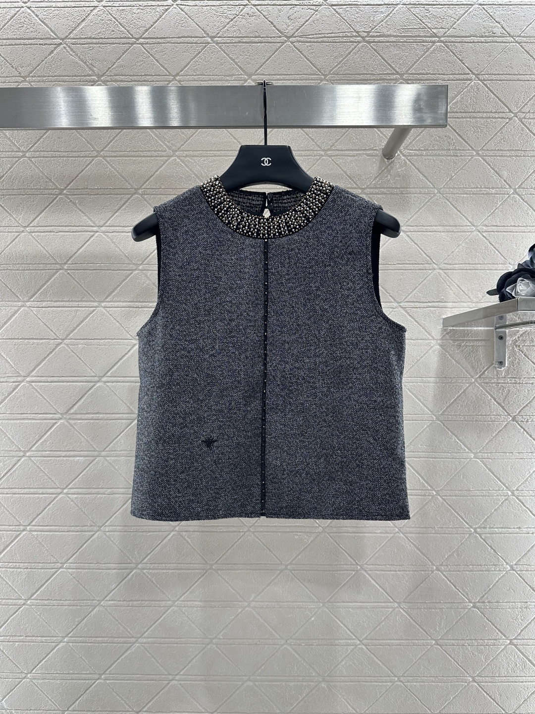 ♥Dio*♥2025新品上架
   钉珠无袖上衣半裙套装
定制YB精仿羊毛材质 肌理明显 质感上乘 柔软