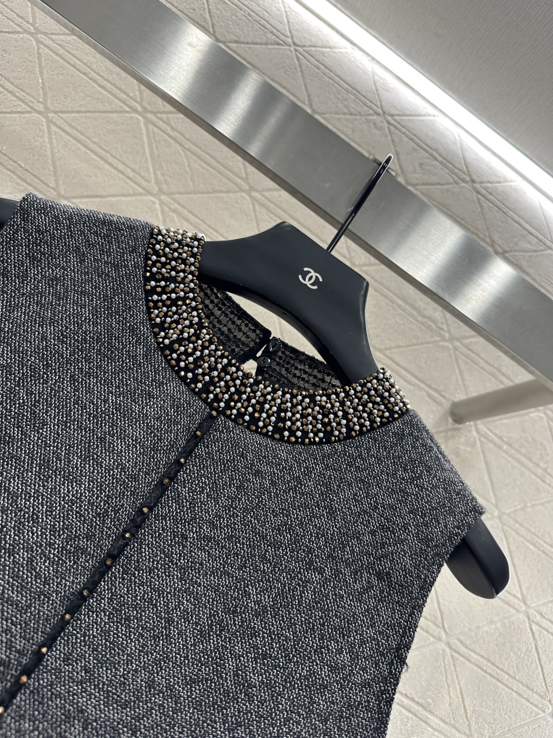 ♥Dio*♥2025新品上架
   钉珠无袖上衣半裙套装
定制YB精仿羊毛材质 肌理明显 质感上乘 柔软