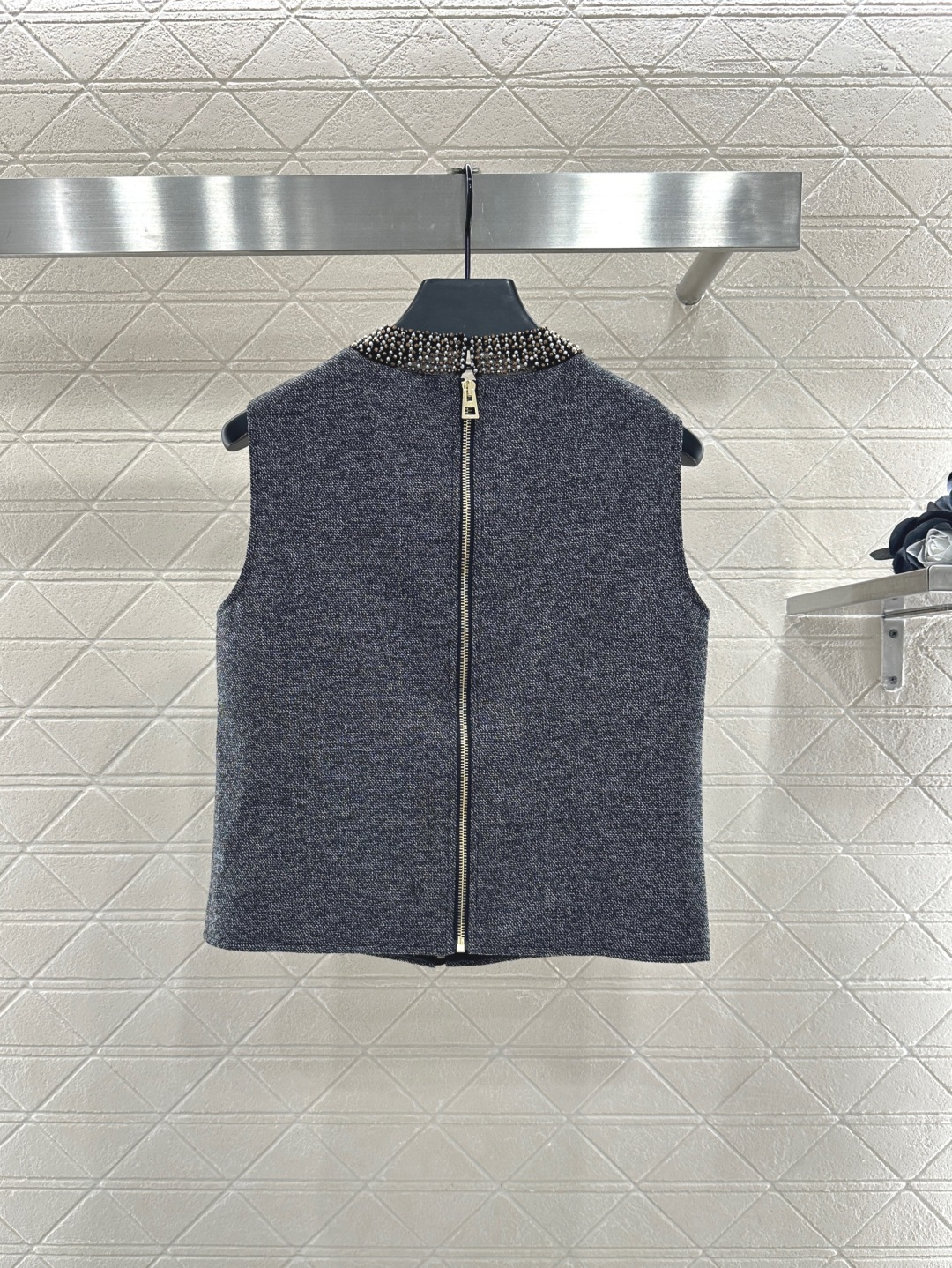 ♥Dio*♥2025新品上架
   钉珠无袖上衣半裙套装
定制YB精仿羊毛材质 肌理明显 质感上乘 柔软