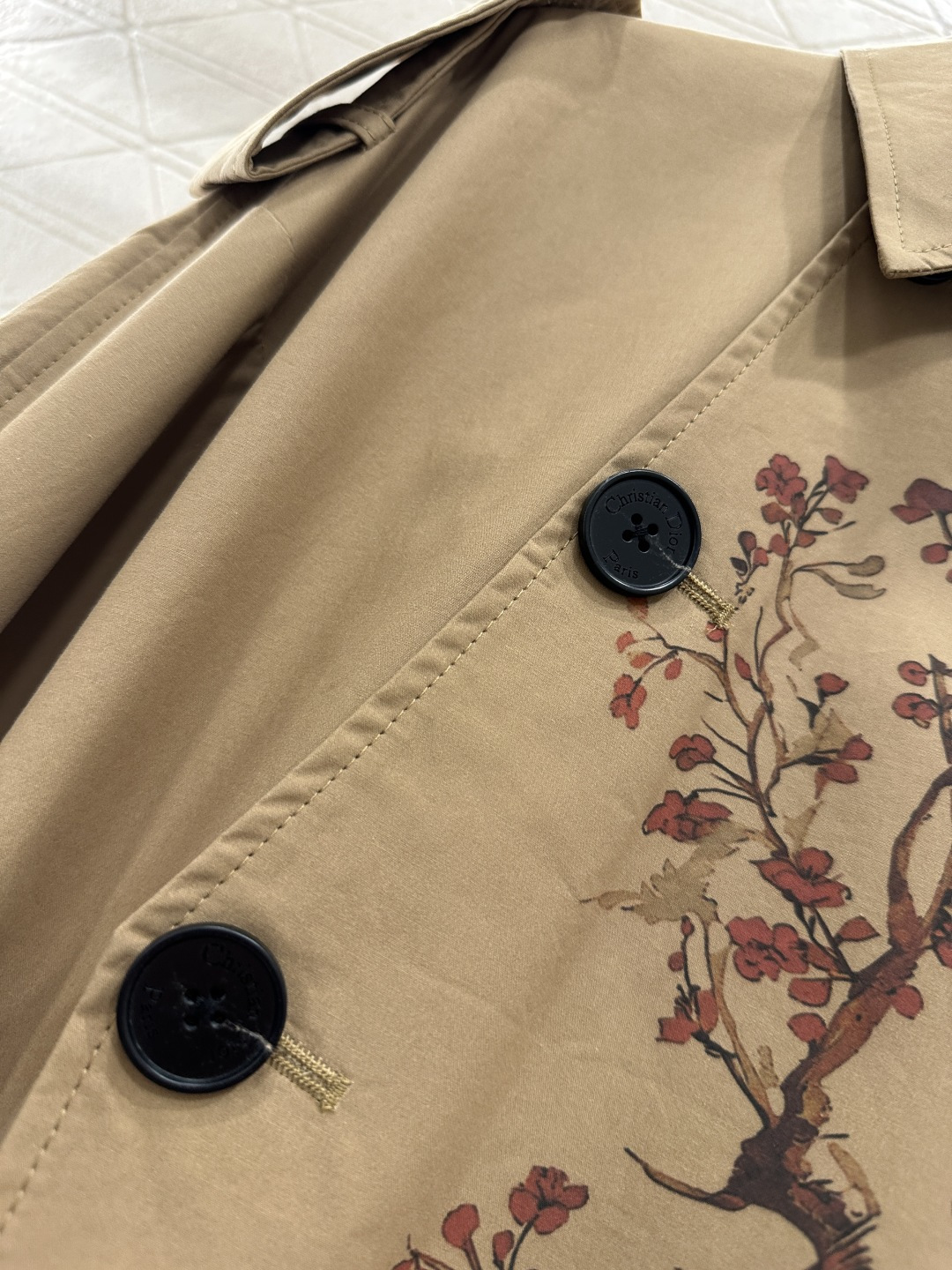 ♥Dio*♥2025新品上架
   新中式腰带风衣外套
定制YB进口全棉风衣材质 工艺处理 挺括有型 质