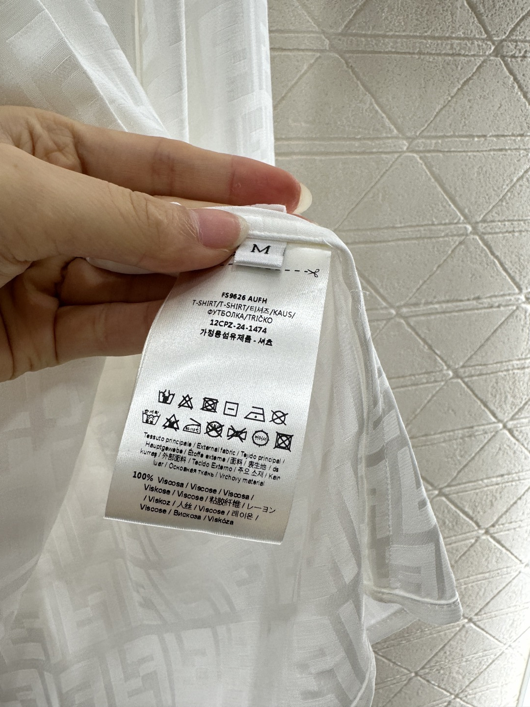 ♥Fend*♥2025新品上架
   提花衬衫半裙套装
定制YB进口提花材质 质感光泽 舒适透气 翻领衬