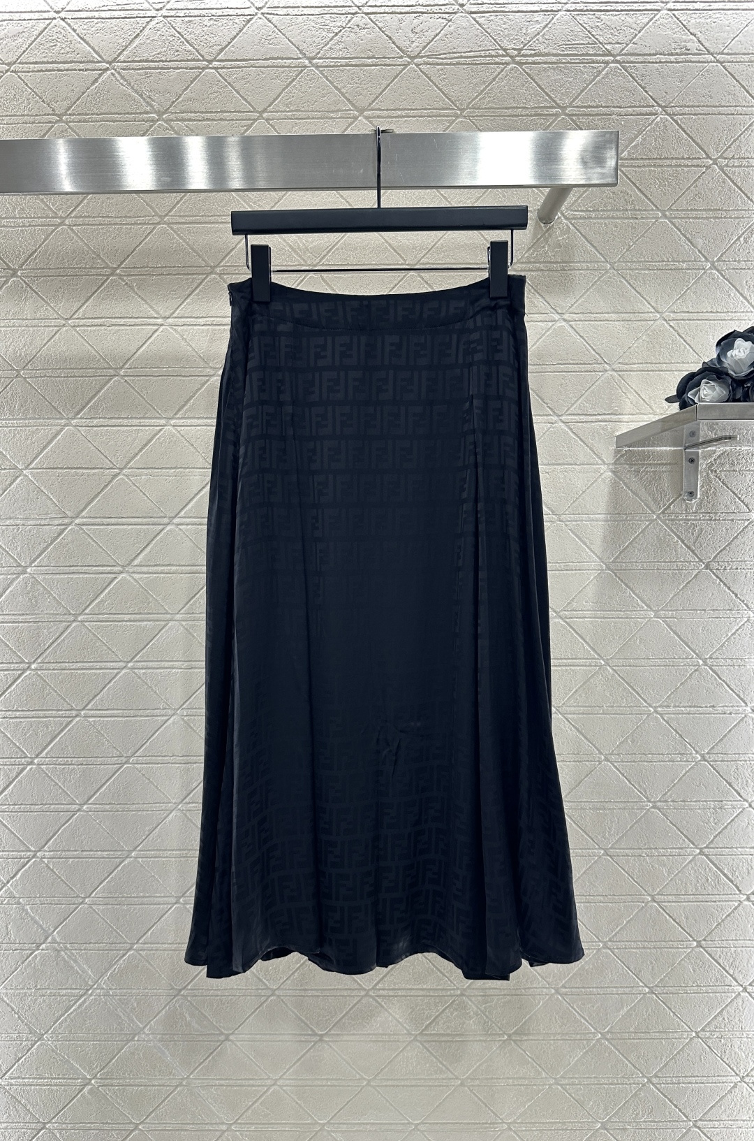 ♥Fend*♥2025新品上架
   提花衬衫半裙套装
定制YB进口提花材质 质感光泽 舒适透气 翻领衬