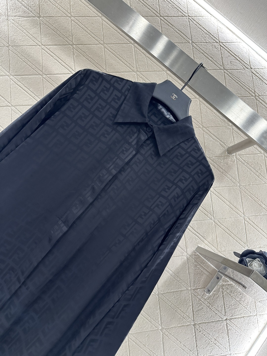 ♥Fend*♥2025新品上架
   提花衬衫半裙套装
定制YB进口提花材质 质感光泽 舒适透气 翻领衬