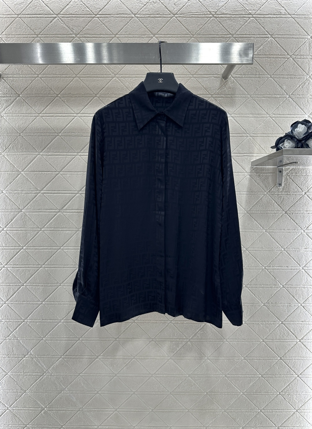 ♥Fend*♥2025新品上架
   提花衬衫半裙套装
定制YB进口提花材质 质感光泽 舒适透气 翻领衬