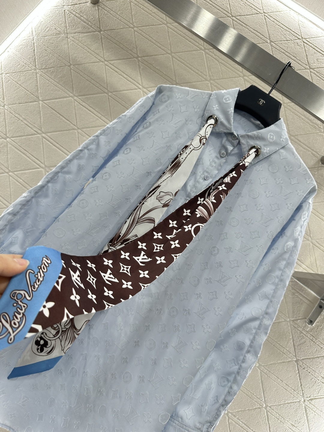 ♥Louis Vuitto*♥2025新品上架
       丝巾长款衬衣 
定制YB斜纹提花全棉材质 