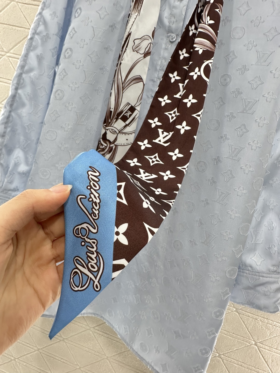 ♥Louis Vuitto*♥2025新品上架
       丝巾长款衬衣 
定制YB斜纹提花全棉材质 
