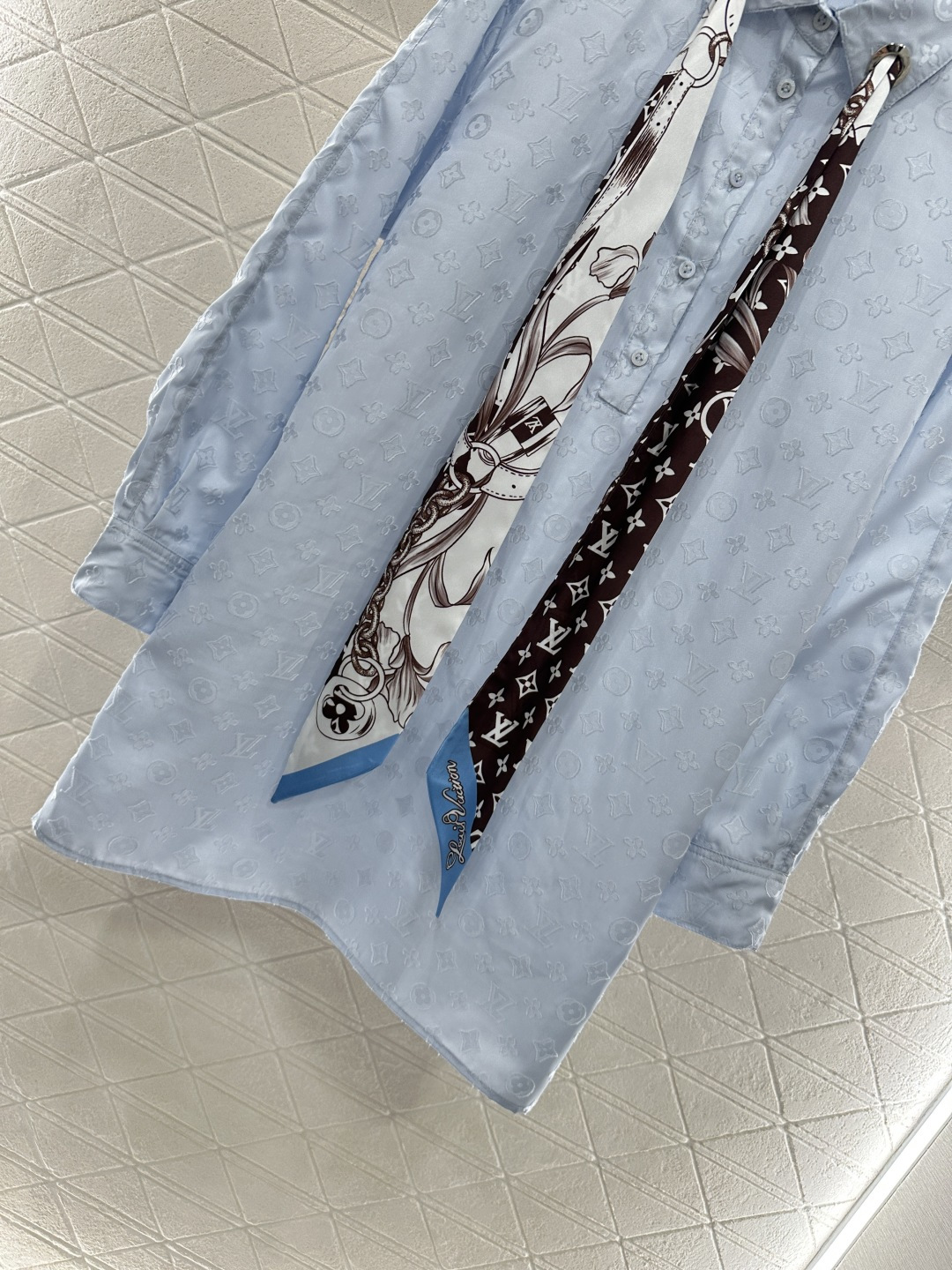 ♥Louis Vuitto*♥2025新品上架
       丝巾长款衬衣 
定制YB斜纹提花全棉材质 