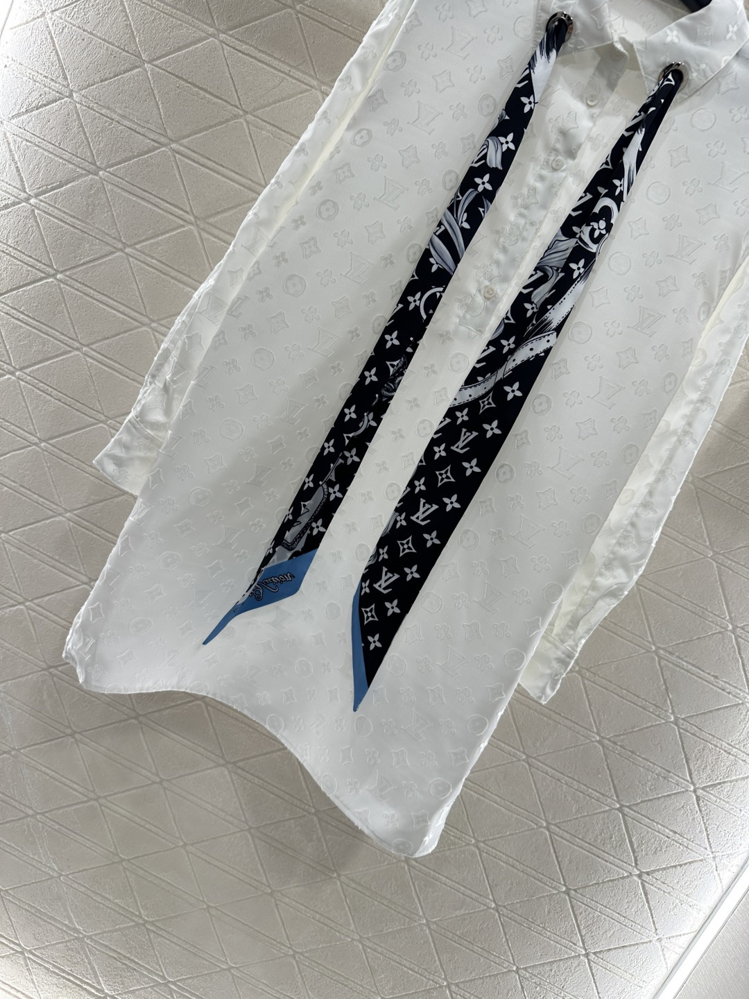 ♥Louis Vuitto*♥2025新品上架
       丝巾长款衬衣 
定制YB斜纹提花全棉材质 