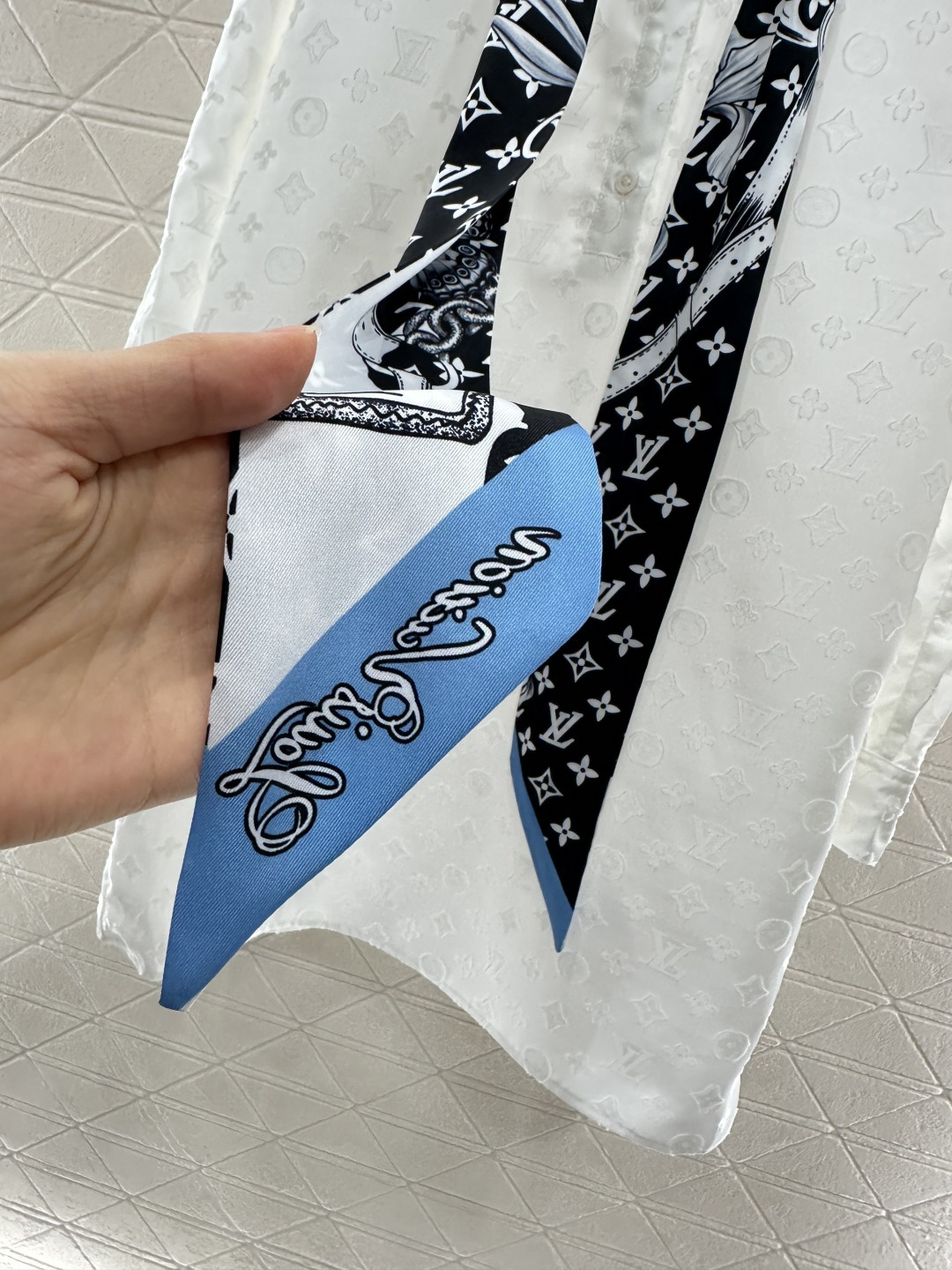 ♥Louis Vuitto*♥2025新品上架
       丝巾长款衬衣 
定制YB斜纹提花全棉材质 