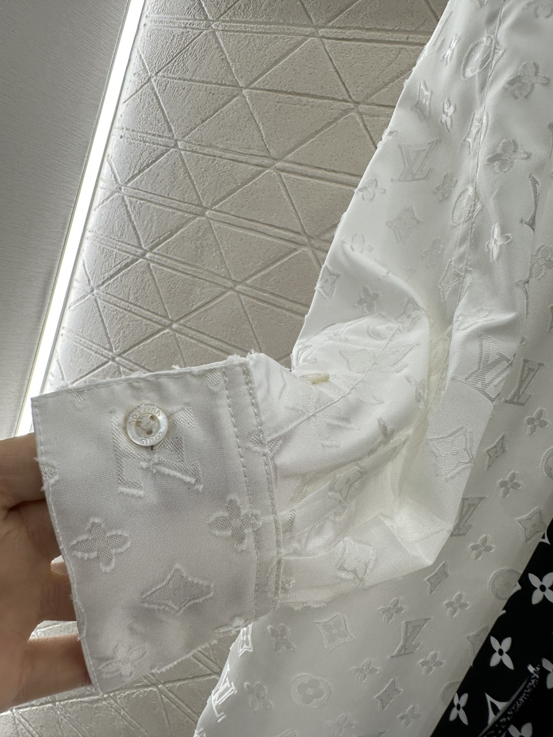 ♥Louis Vuitto*♥2025新品上架
       丝巾长款衬衣 
定制YB斜纹提花全棉材质 