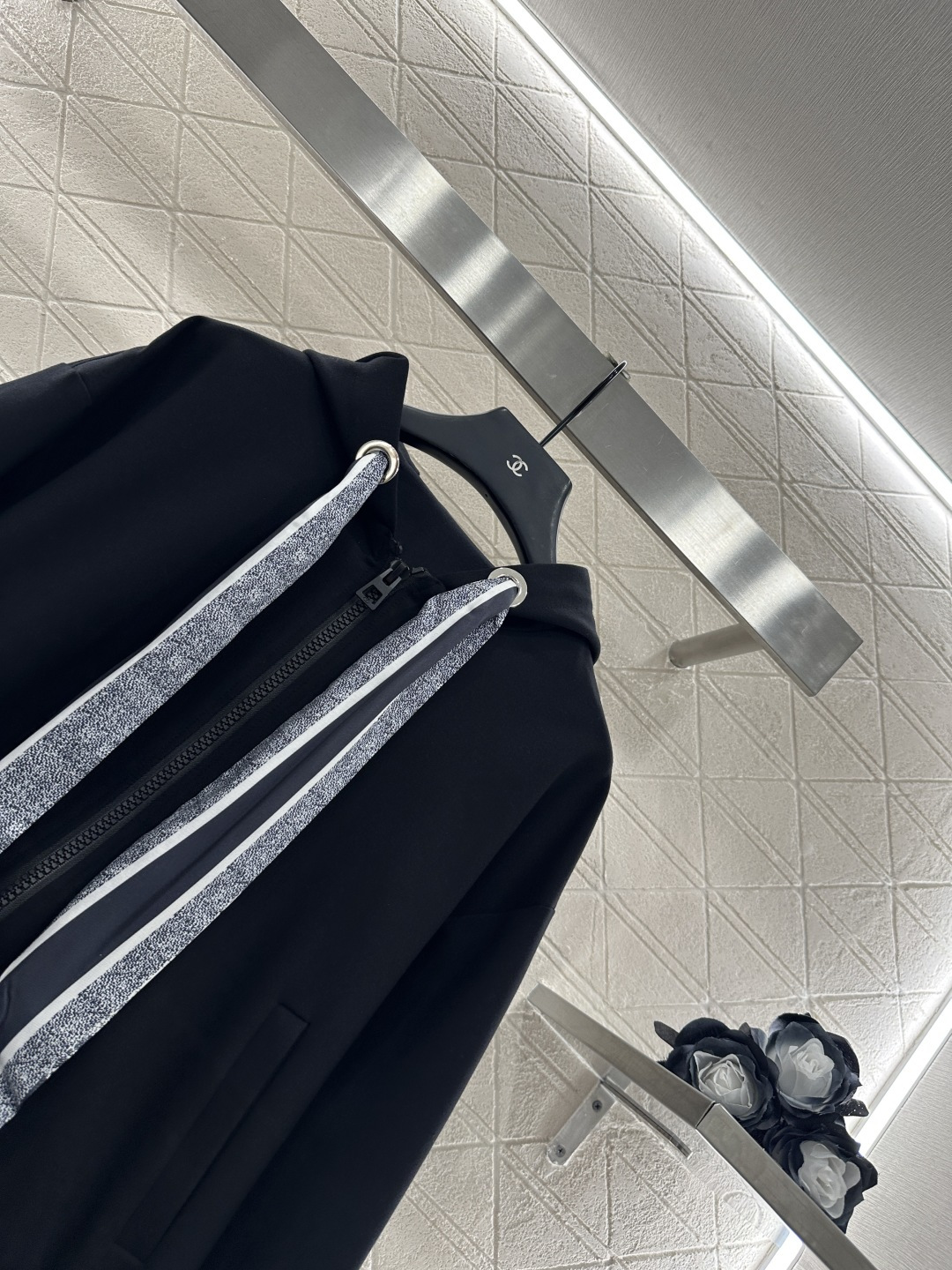 ♥Dio*♥2025新品上架
  丝巾连帽外套长裤套装
定制YB进口材质 秋冬保暖厚度 舒适好穿 挺括有