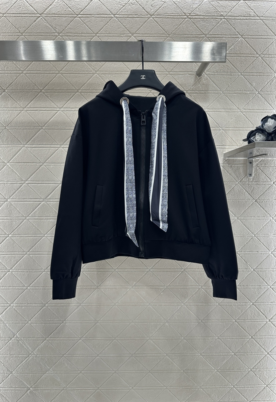 ♥Dio*♥2025新品上架
  丝巾连帽外套长裤套装
定制YB进口材质 秋冬保暖厚度 舒适好穿 挺括有