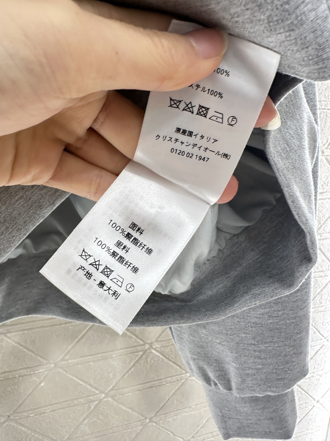 ♥Dio*♥2025新品上架
  丝巾连帽外套长裤套装
定制YB进口材质 秋冬保暖厚度 舒适好穿 挺括有