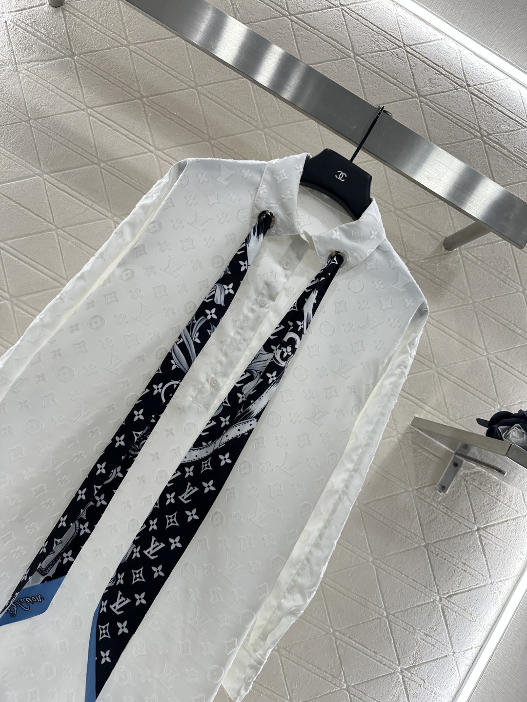 ♥Louis Vuitto*♥2025新品上架
       丝巾长款衬衣 
定制YB斜纹提花全棉材质 