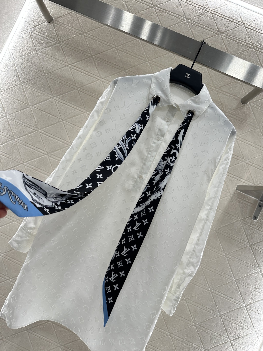 ♥Louis Vuitto*♥2025新品上架
       丝巾长款衬衣 
定制YB斜纹提花全棉材质 