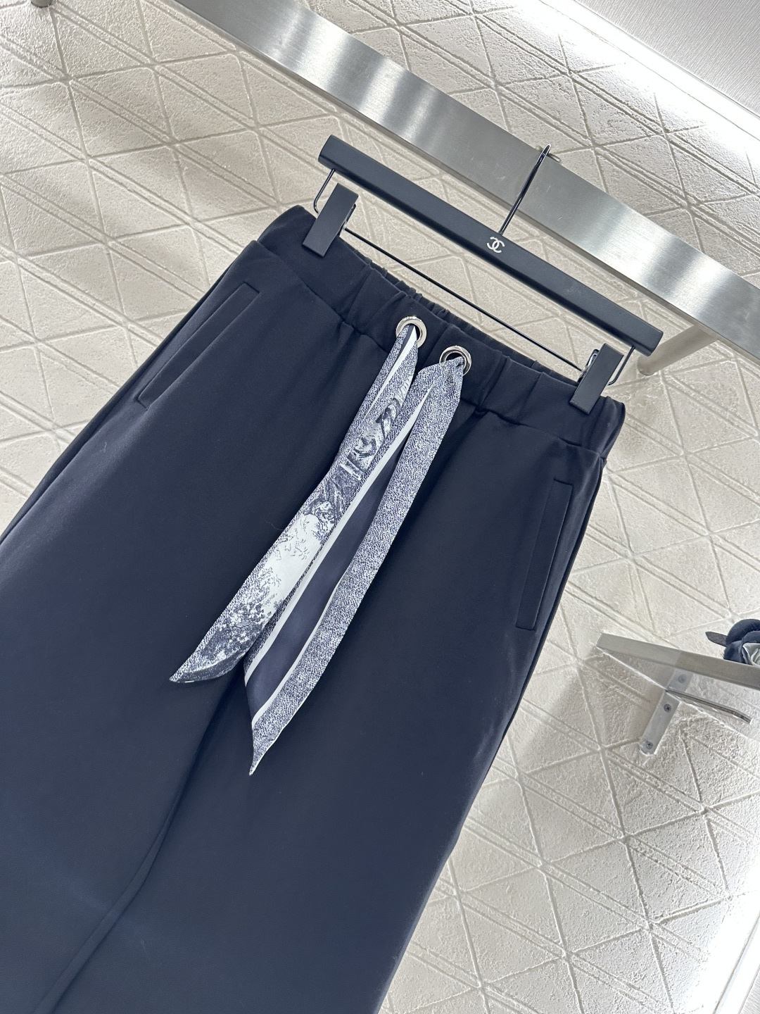 ♥Dio*♥2025新品上架
  丝巾连帽外套长裤套装
定制YB进口材质 秋冬保暖厚度 舒适好穿 挺括有