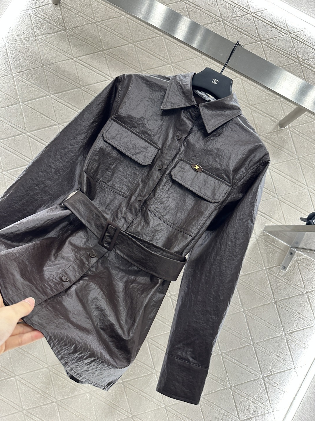 ♥Celin*♥2025新品上架
    廓形防皮革风衣外套
定制YB进口最新防皮革材质 区别材质特性 