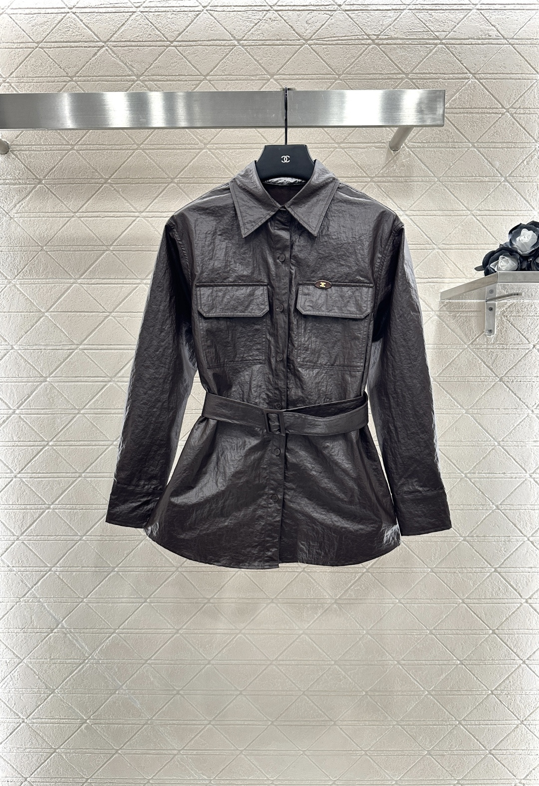 ♥Celin*♥2025新品上架
    廓形防皮革风衣外套
定制YB进口最新防皮革材质 区别材质特性 