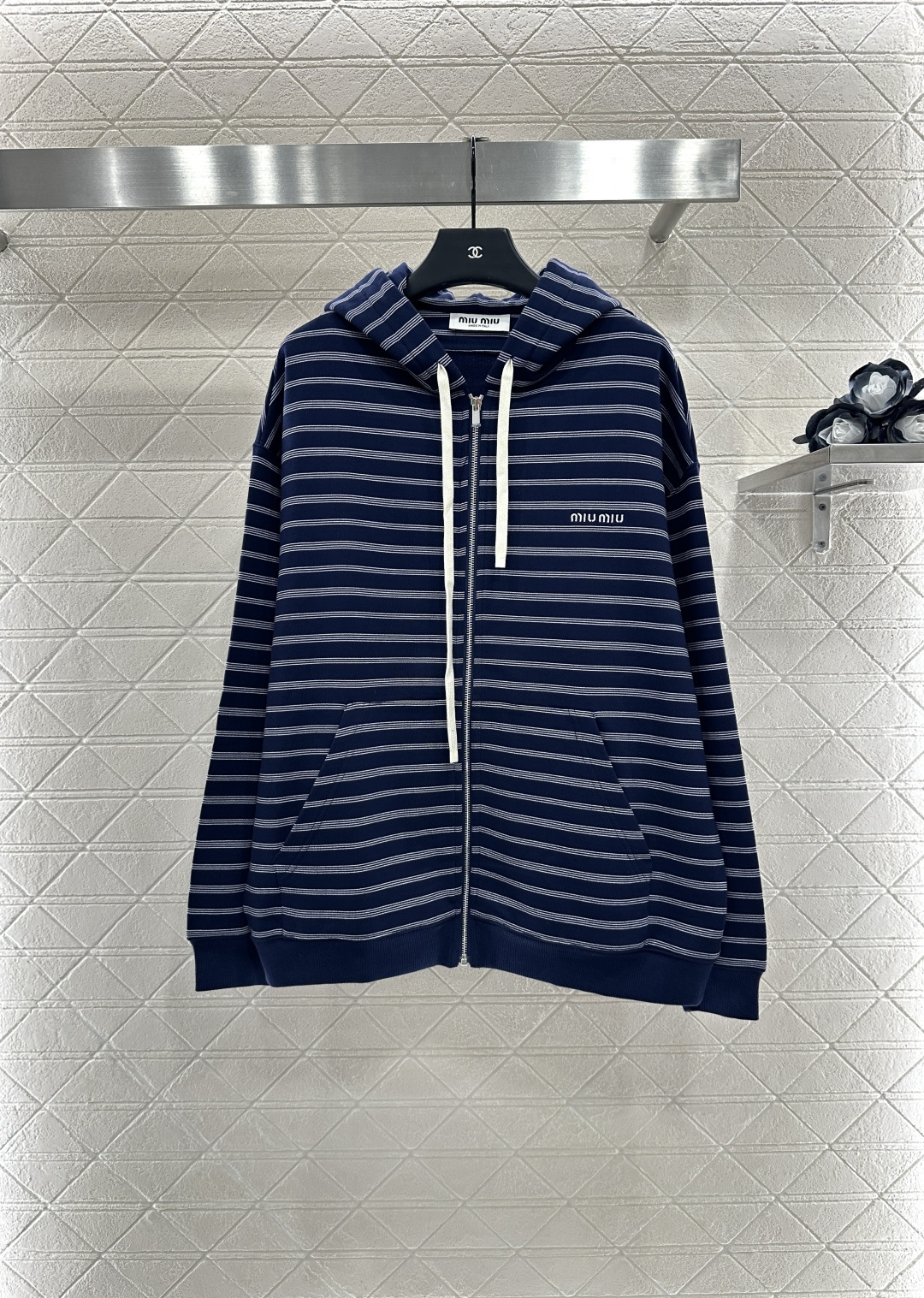 ♥Miumi*♥2025新品上架
    连帽拉链对条外套
定制YB斜纹全棉材质 还原YB克重材质 拿到