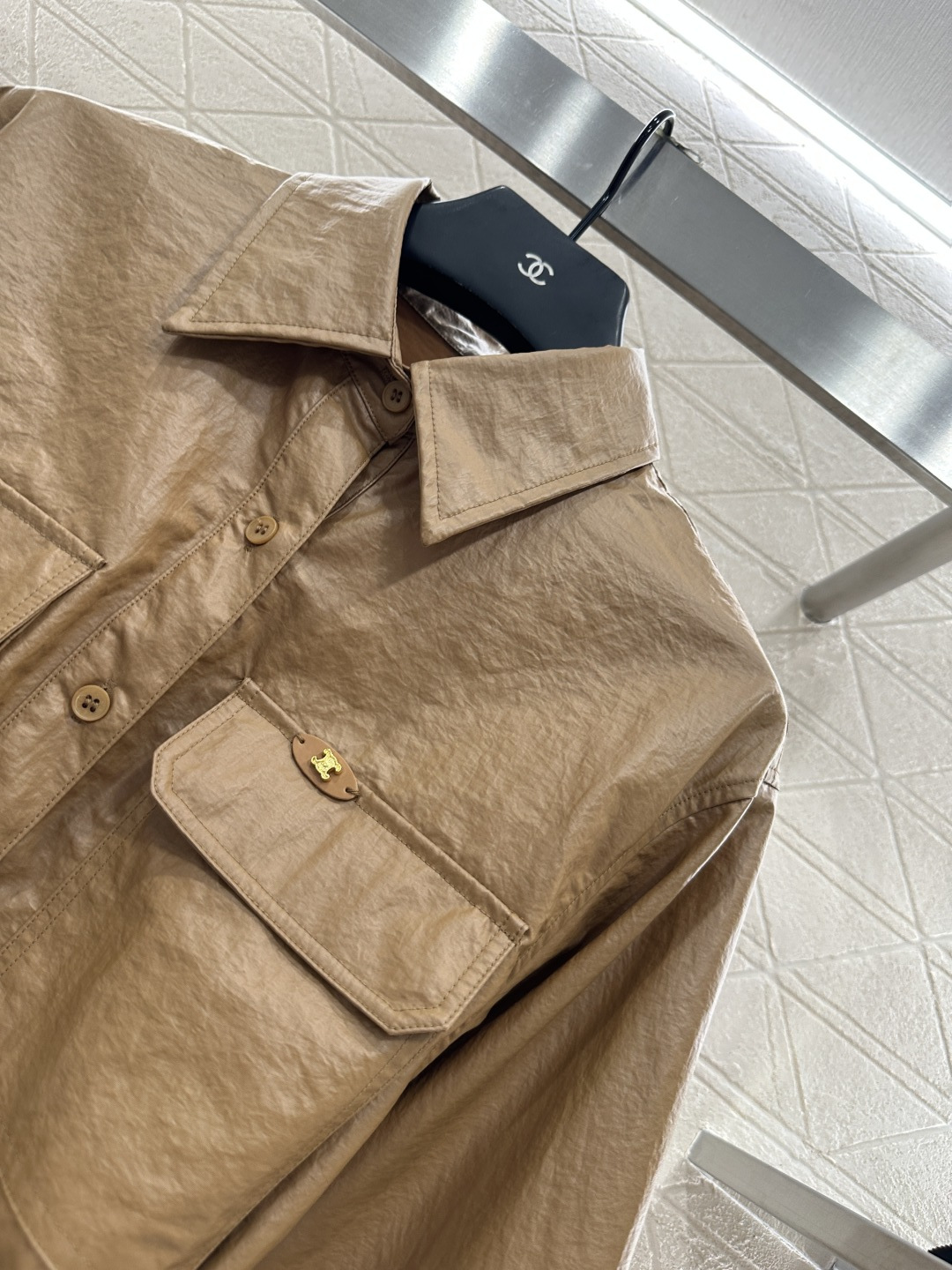 ♥Celin*♥2025新品上架
    廓形防皮革风衣外套
定制YB进口最新防皮革材质 区别材质特性 