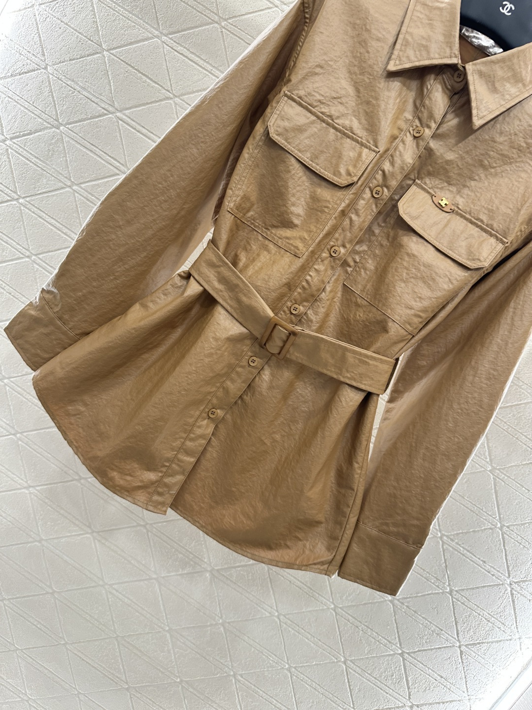 ♥Celin*♥2025新品上架
    廓形防皮革风衣外套
定制YB进口最新防皮革材质 区别材质特性 