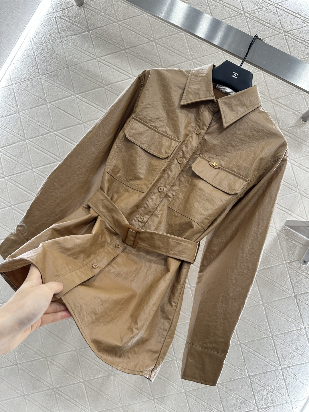 ♥Celin*♥2025新品上架
    廓形防皮革风衣外套
定制YB进口最新防皮革材质 区别材质特性 