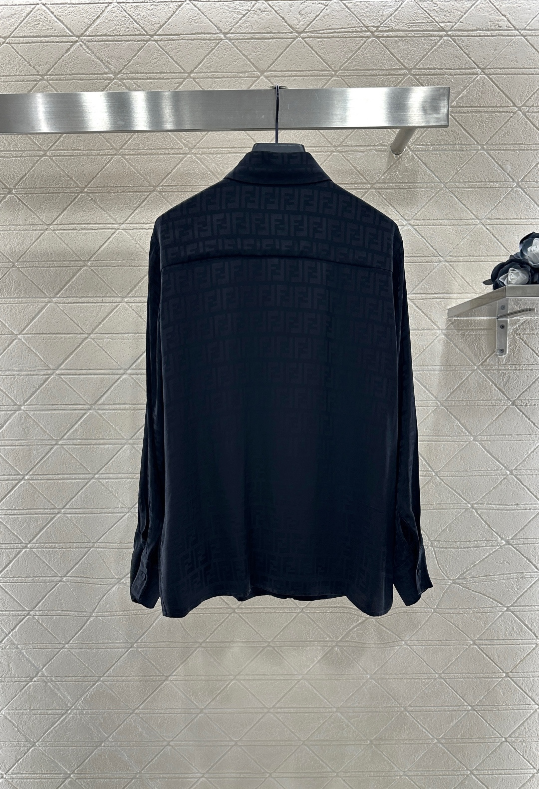 ♥Fend*♥2025新品上架
   提花衬衫半裙套装
定制YB进口提花材质 质感光泽 舒适透气 翻领衬