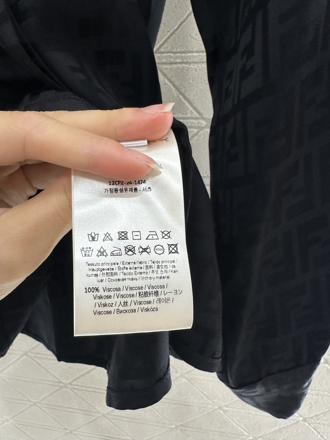 ♥Fend*♥2025新品上架
   提花衬衫半裙套装
定制YB进口提花材质 质感光泽 舒适透气 翻领衬