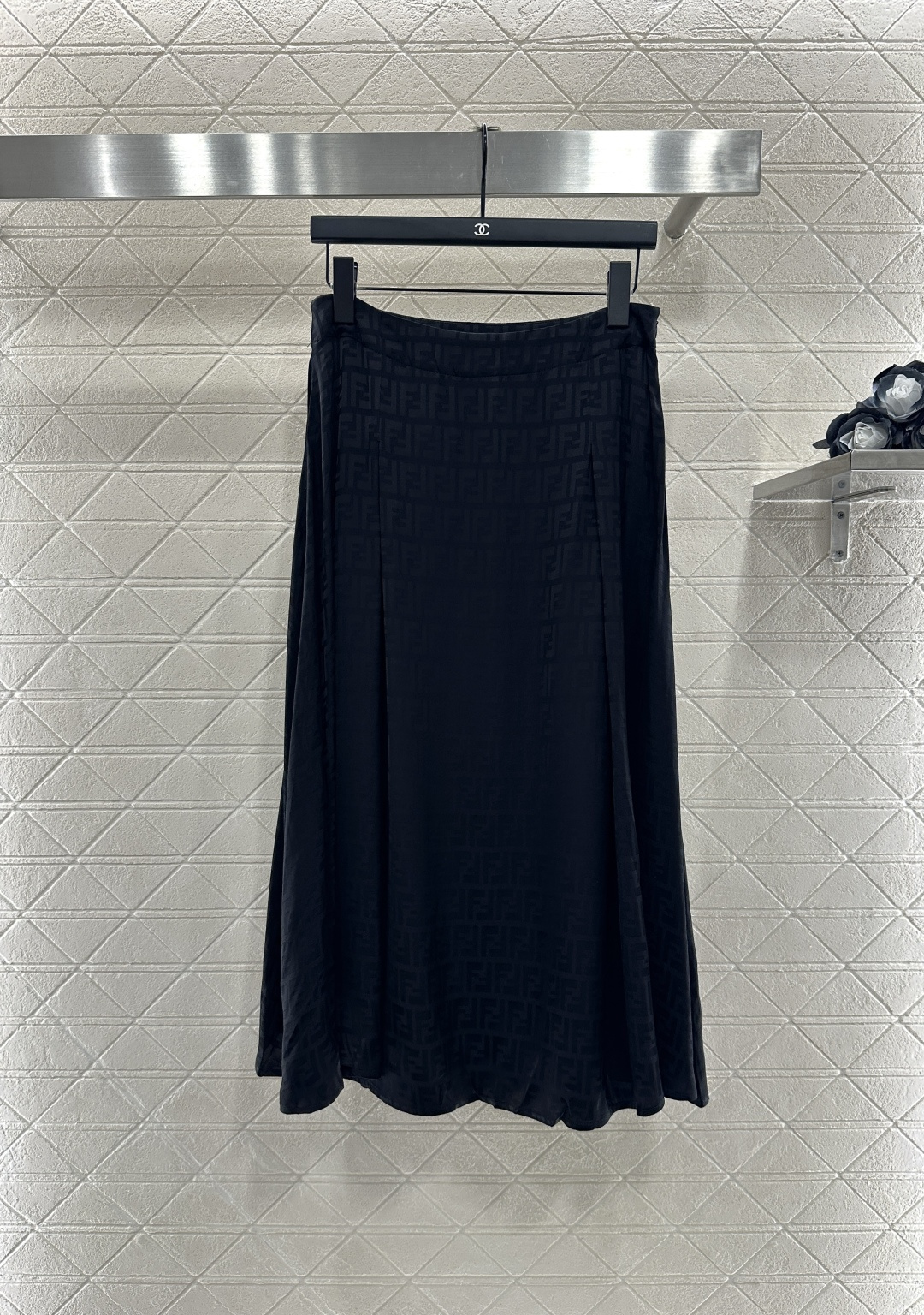 ♥Fend*♥2025新品上架
   提花衬衫半裙套装
定制YB进口提花材质 质感光泽 舒适透气 翻领衬