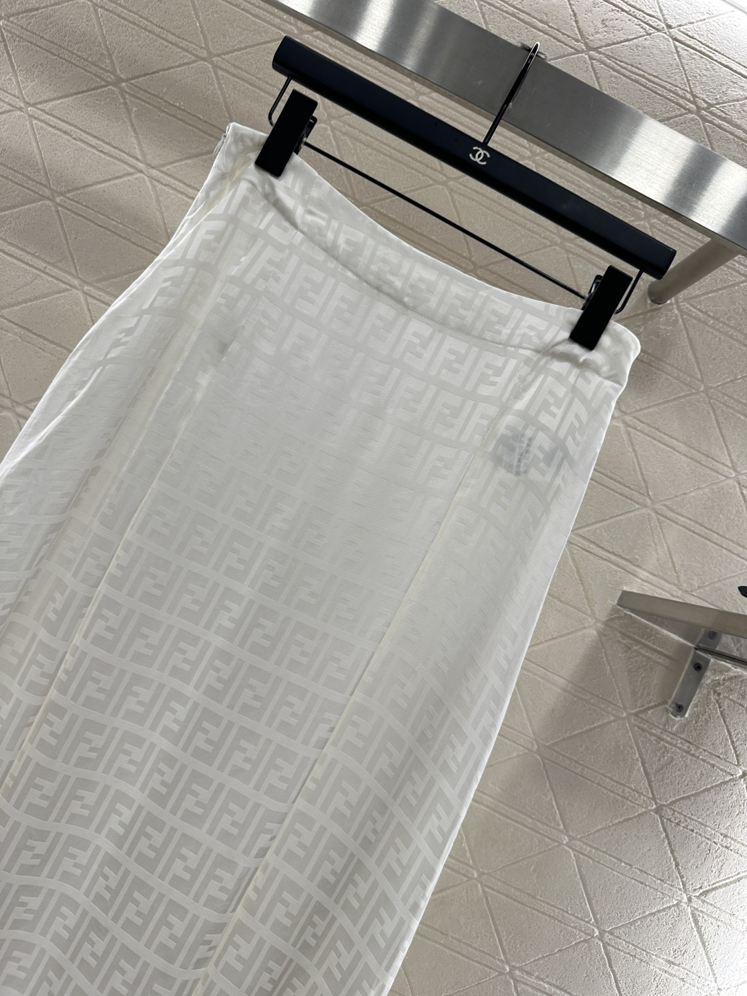 ♥Fend*♥2025新品上架
   提花衬衫半裙套装
定制YB进口提花材质 质感光泽 舒适透气 翻领衬