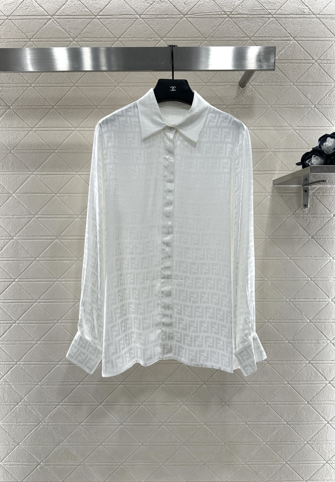 ♥Fend*♥2025新品上架
   提花衬衫半裙套装
定制YB进口提花材质 质感光泽 舒适透气 翻领衬