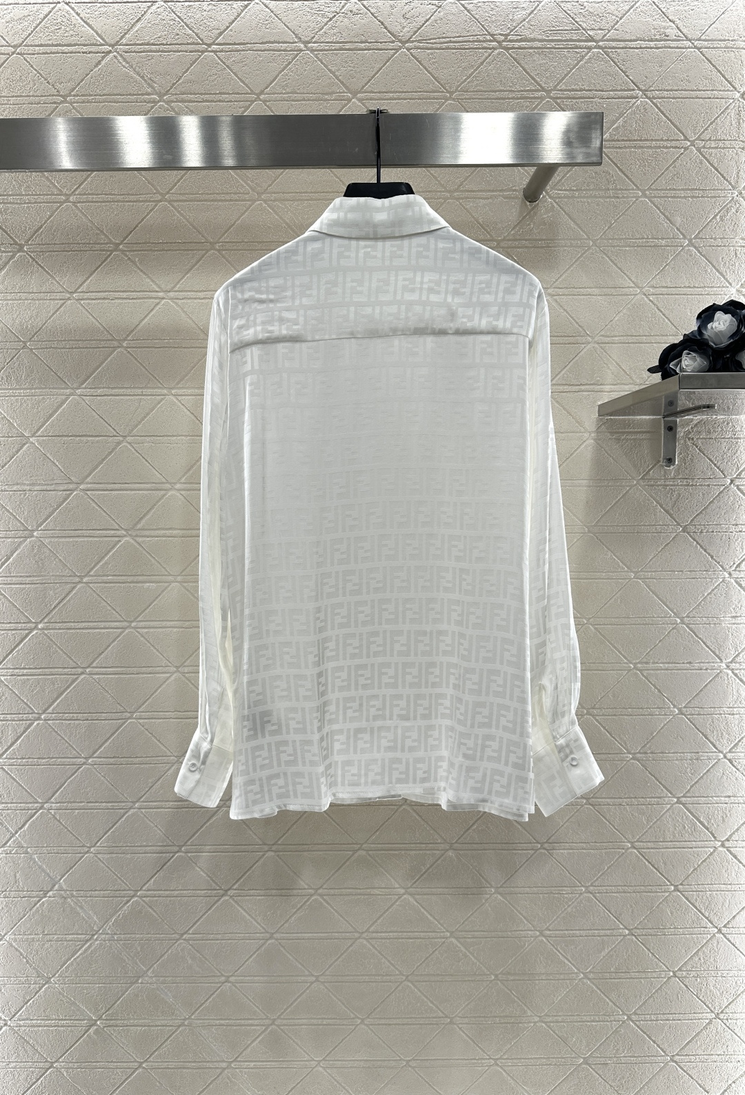 ♥Fend*♥2025新品上架
   提花衬衫半裙套装
定制YB进口提花材质 质感光泽 舒适透气 翻领衬