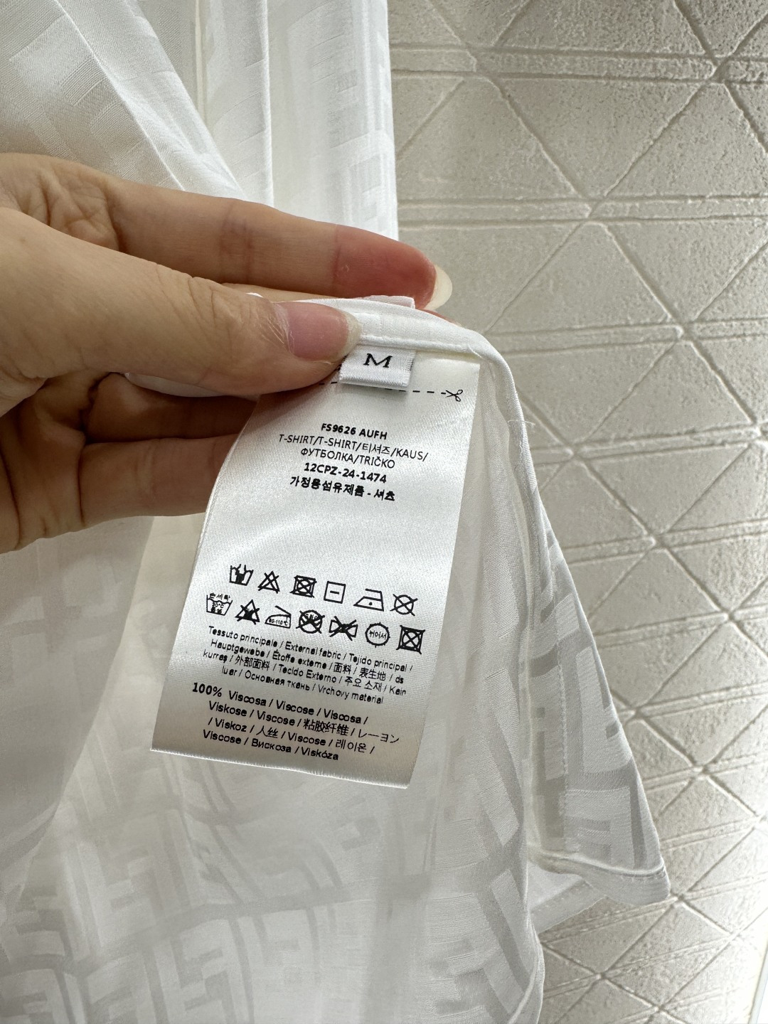 ♥Fend*♥2025新品上架
   提花衬衫半裙套装
定制YB进口提花材质 质感光泽 舒适透气 翻领衬