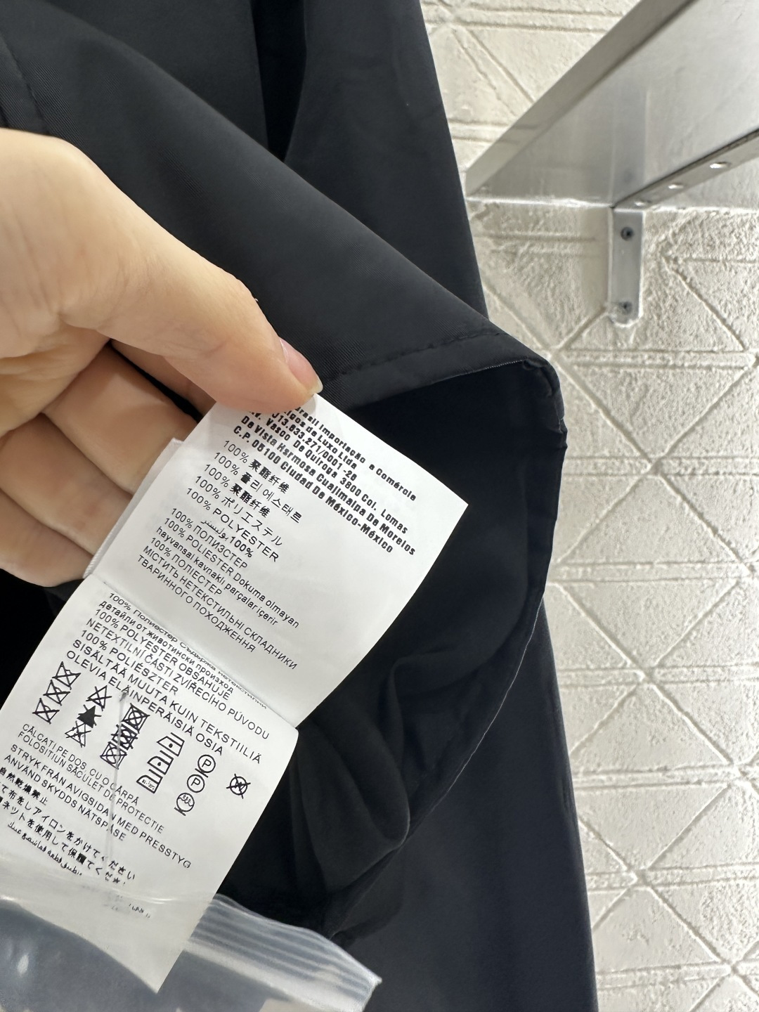 ♥Prad*♥2025新品上架
  工装夹克外套半裙套装
定制YB进口环保再生尼龙材质 质感光泽 挺括有