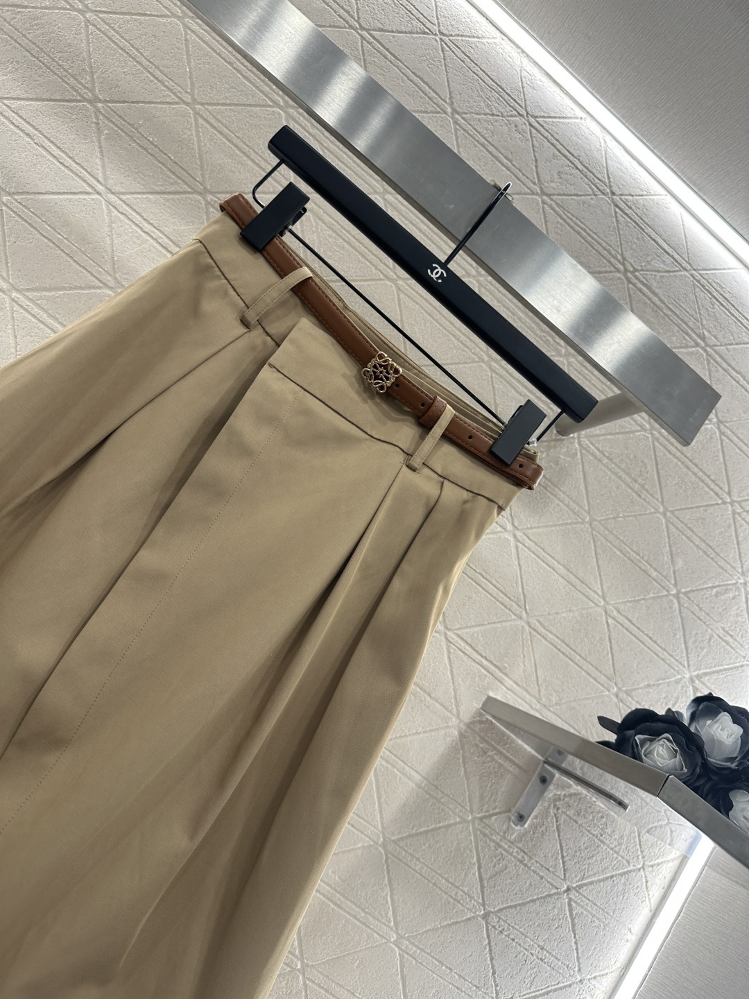 ♥Loew*♥2025新品上架
    腰带前片式压褶半裙
定制YB进口原生全棉材质 质感光泽 品相上乘