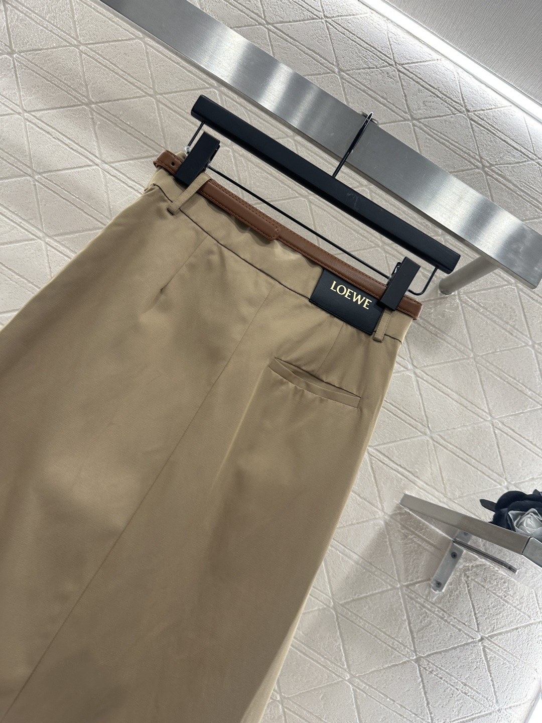 ♥Loew*♥2025新品上架
    腰带前片式压褶半裙
定制YB进口原生全棉材质 质感光泽 品相上乘