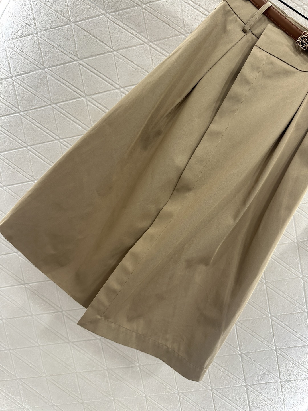 ♥Loew*♥2025新品上架
    腰带前片式压褶半裙
定制YB进口原生全棉材质 质感光泽 品相上乘