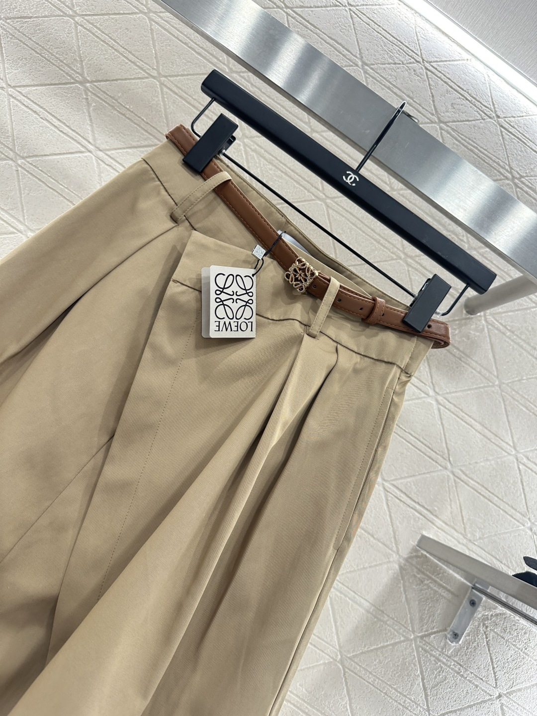 ♥Loew*♥2025新品上架
    腰带前片式压褶半裙
定制YB进口原生全棉材质 质感光泽 品相上乘