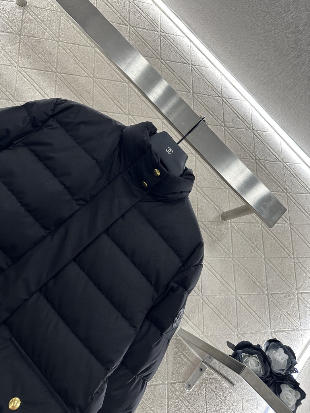 ♥Moncle*♥2025新品上架
      立翻领羽绒棉服
定制YB进口防风环保再生尼龙材质 其工艺