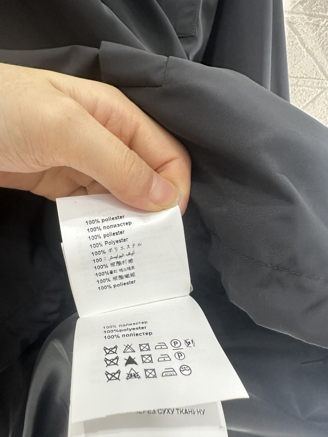 ♥Prad*♥2025新品上架
  腰带连帽抽绳夹克外套
定制YB进口防风防水尼龙材质 质感光泽 挺括有