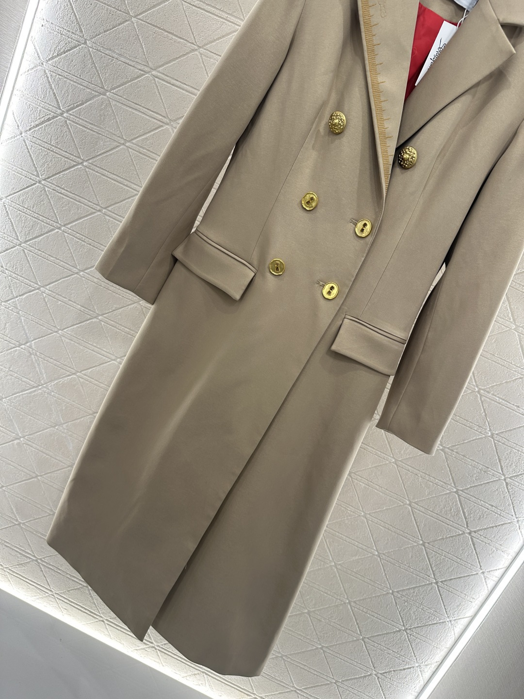 ♥Csh*♥2025新品上架
   翻领双排扣风衣外套
定制YB进口全棉风衣材质 质感高级 品相绝佳 长