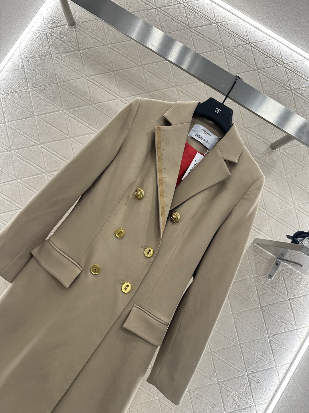 ♥Csh*♥2025新品上架
   翻领双排扣风衣外套
定制YB进口全棉风衣材质 质感高级 品相绝佳 长