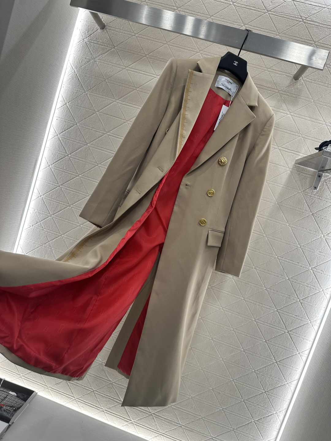 ♥Csh*♥2025新品上架
   翻领双排扣风衣外套
定制YB进口全棉风衣材质 质感高级 品相绝佳 长