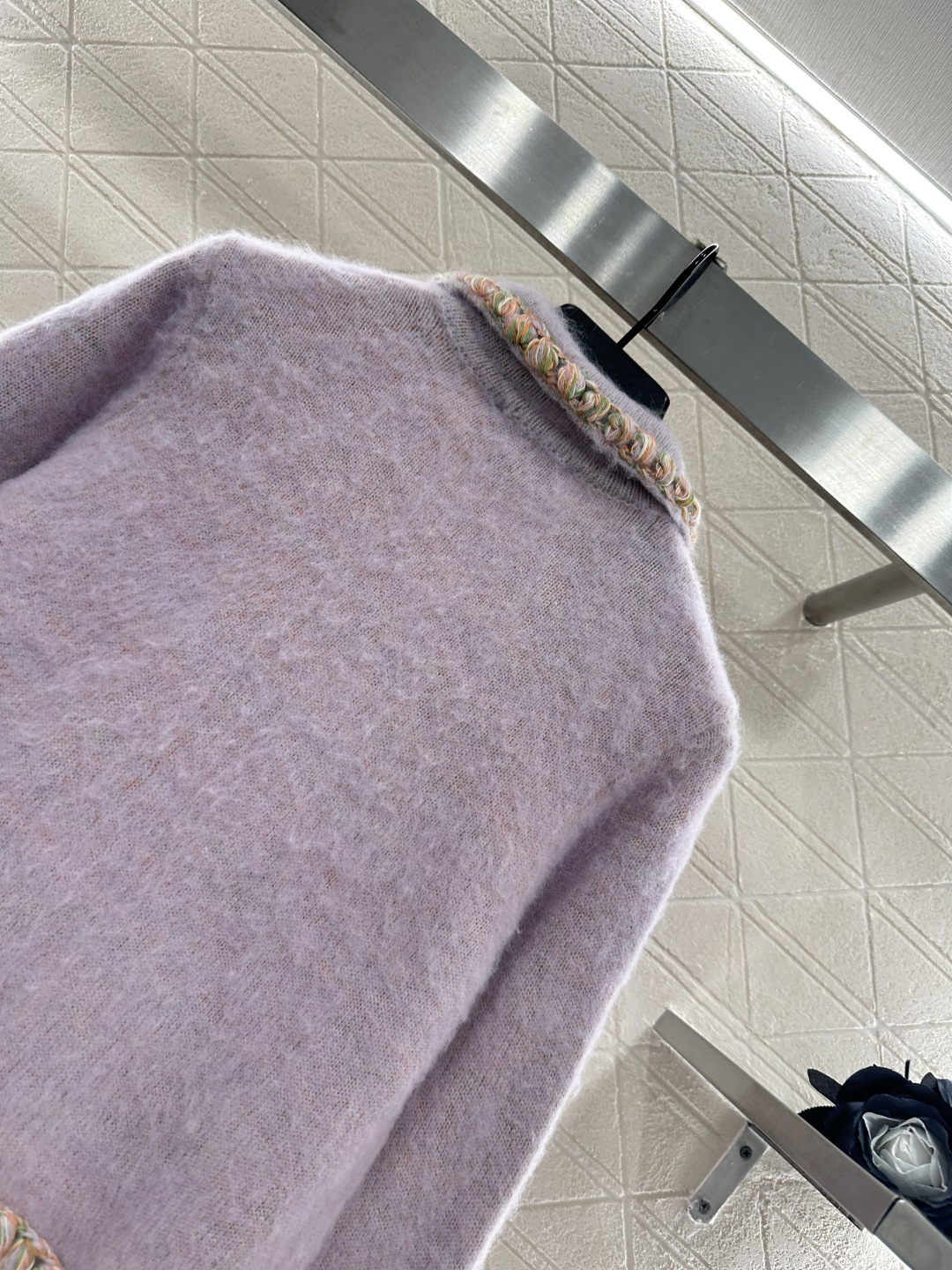 ♥Chane*♥2025新品上架
    编织捆边针织开衫
定制YB羊绒纱线织造 穿搭舒适 柔软细腻 翻